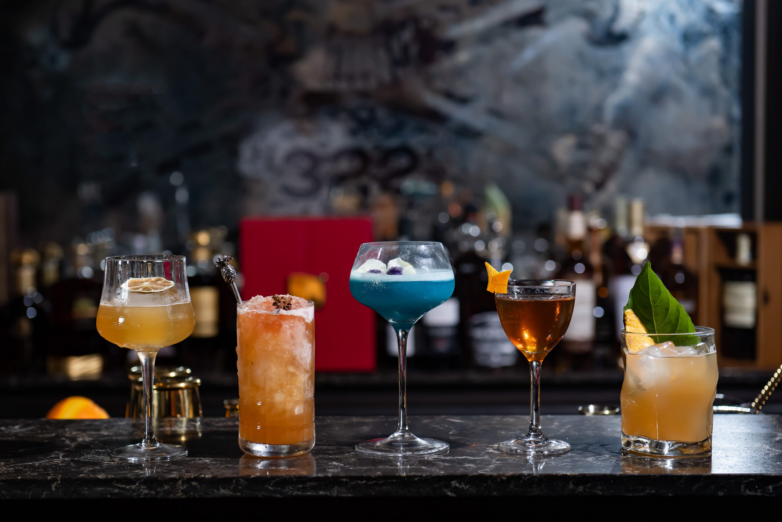 5 different cocktails of different colors